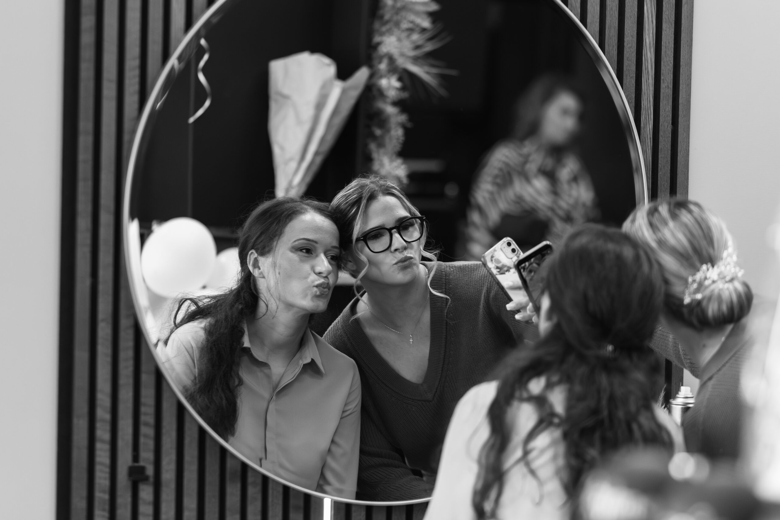 Hochzeitsfotograf Westerwald Hochzeitsfotografin Hochzeitsfotograf Hachenburg Hochzeitsfotograf Altenkirchen Hochzeitsfotograf Koblenz Diez Limburg Hochzeit fotografieren heiraten Hochzeit feiern Fotograf buchen wedding photographer Jana Bleich Fotografie Fotograf fotografieren Videograf Jana Jana Bleich Fotografie heiraten 2025 heiraten 2026 2027 Bad Ems VonundZu italienische Hochzeit Freie Trauung Alana Brautmoden Theis Herrenmoden