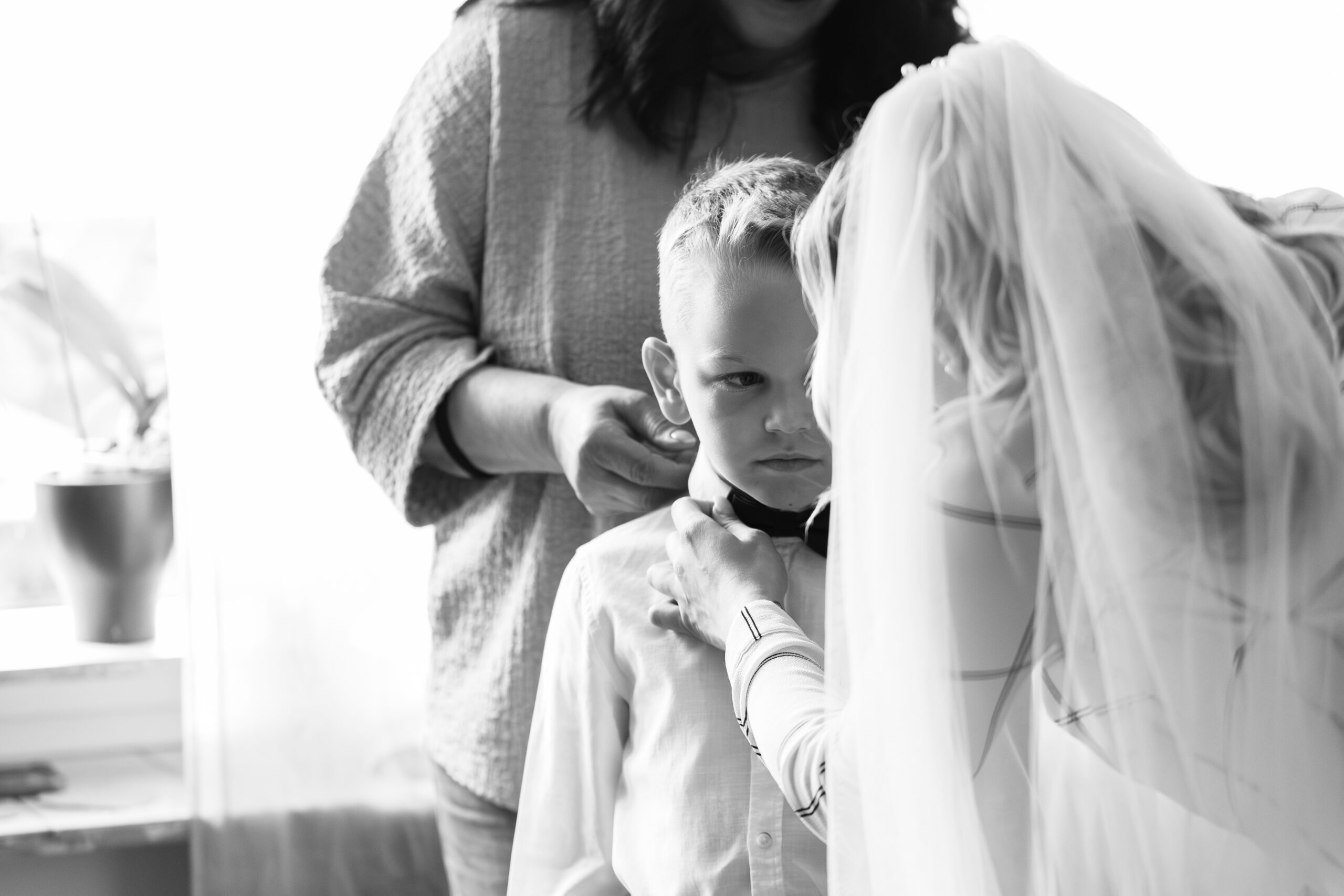 Hochzeitsfotograf Westerwald Hochzeitsfotografin Hochzeitsfotograf Hachenburg Hochzeitsfotograf Altenkirchen Hochzeitsfotograf Koblenz Diez Limburg Hochzeit fotografieren heiraten Hochzeit feiern Fotograf buchen wedding photographer Jana Bleich Fotografie Fotograf fotografieren Videograf Jana Jana Bleich Fotografie heiraten 2025 heiraten 2026 2027 Bad Ems VonundZu italienische Hochzeit Freie Trauung Alana Brautmoden Theis Herrenmoden