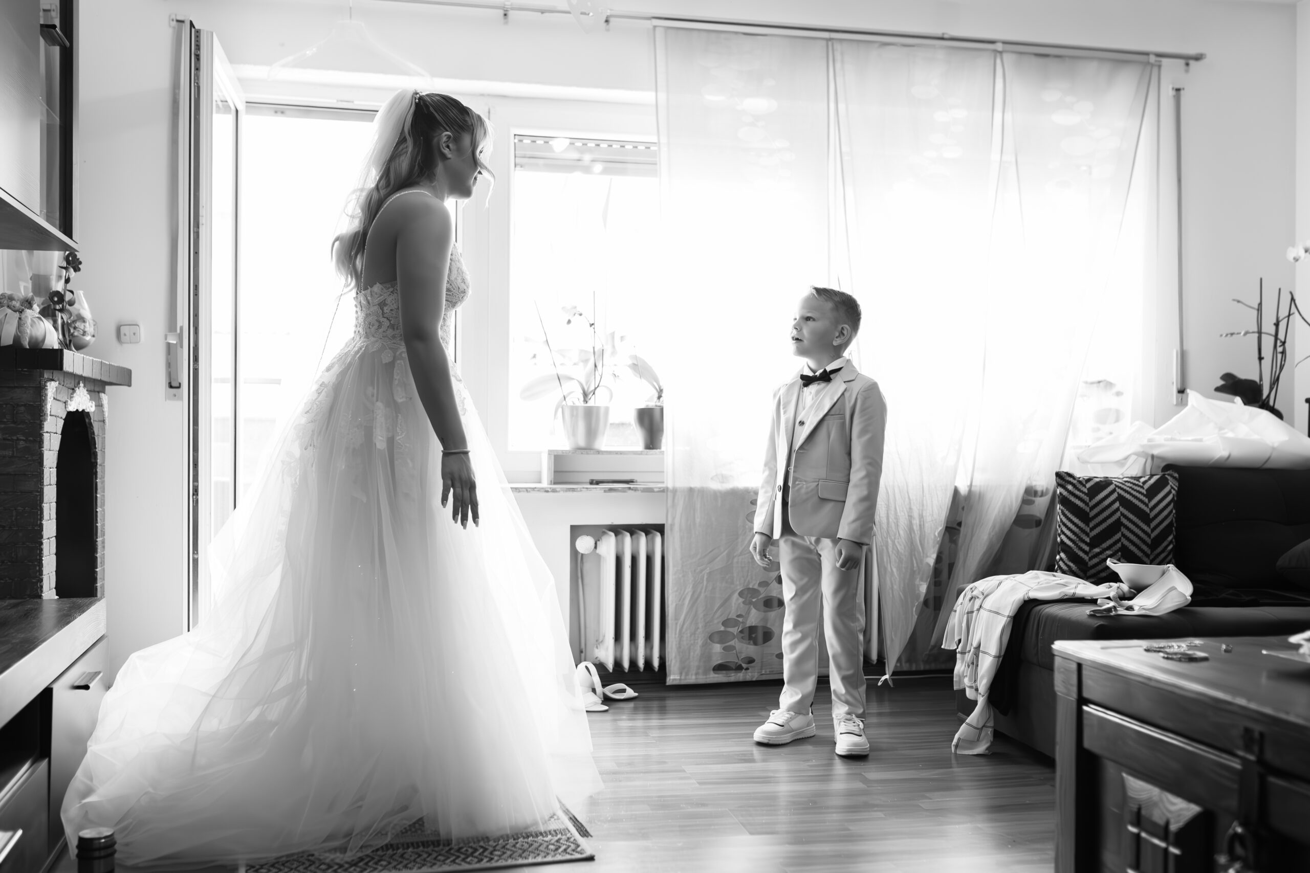 Hochzeitsfotograf Westerwald Hochzeitsfotografin Hochzeitsfotograf Hachenburg Hochzeitsfotograf Altenkirchen Hochzeitsfotograf Koblenz Diez Limburg Hochzeit fotografieren heiraten Hochzeit feiern Fotograf buchen wedding photographer Jana Bleich Fotografie Fotograf fotografieren Videograf Jana Jana Bleich Fotografie heiraten 2025 heiraten 2026 2027 Bad Ems VonundZu italienische Hochzeit Freie Trauung Alana Brautmoden Theis Herrenmoden