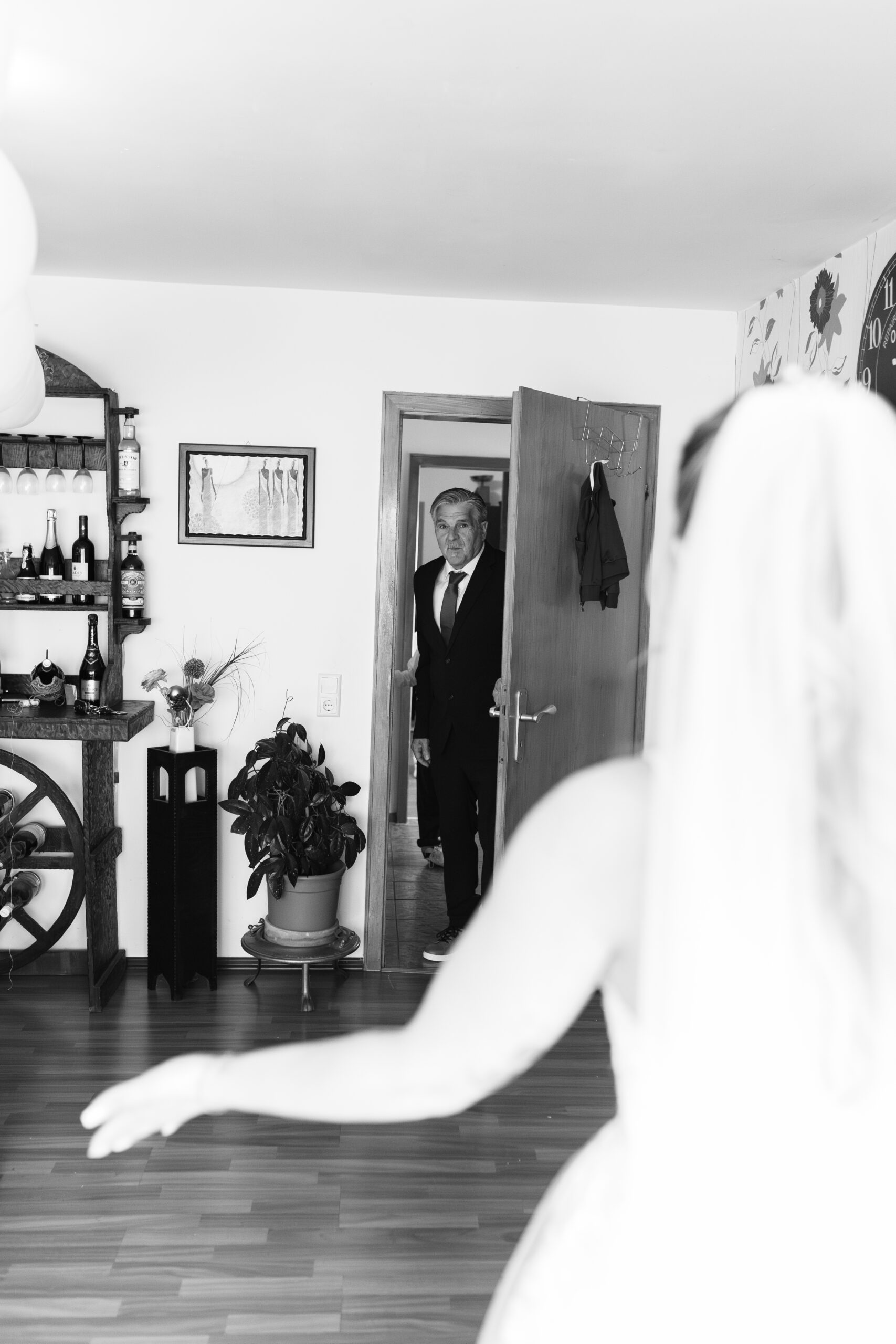 Hochzeitsfotograf Westerwald Hochzeitsfotografin Hochzeitsfotograf Hachenburg Hochzeitsfotograf Altenkirchen Hochzeitsfotograf Koblenz Diez Limburg Hochzeit fotografieren heiraten Hochzeit feiern Fotograf buchen wedding photographer Jana Bleich Fotografie Fotograf fotografieren Videograf Jana Jana Bleich Fotografie heiraten 2025 heiraten 2026 2027 Bad Ems VonundZu italienische Hochzeit Freie Trauung Alana Brautmoden Theis Herrenmoden